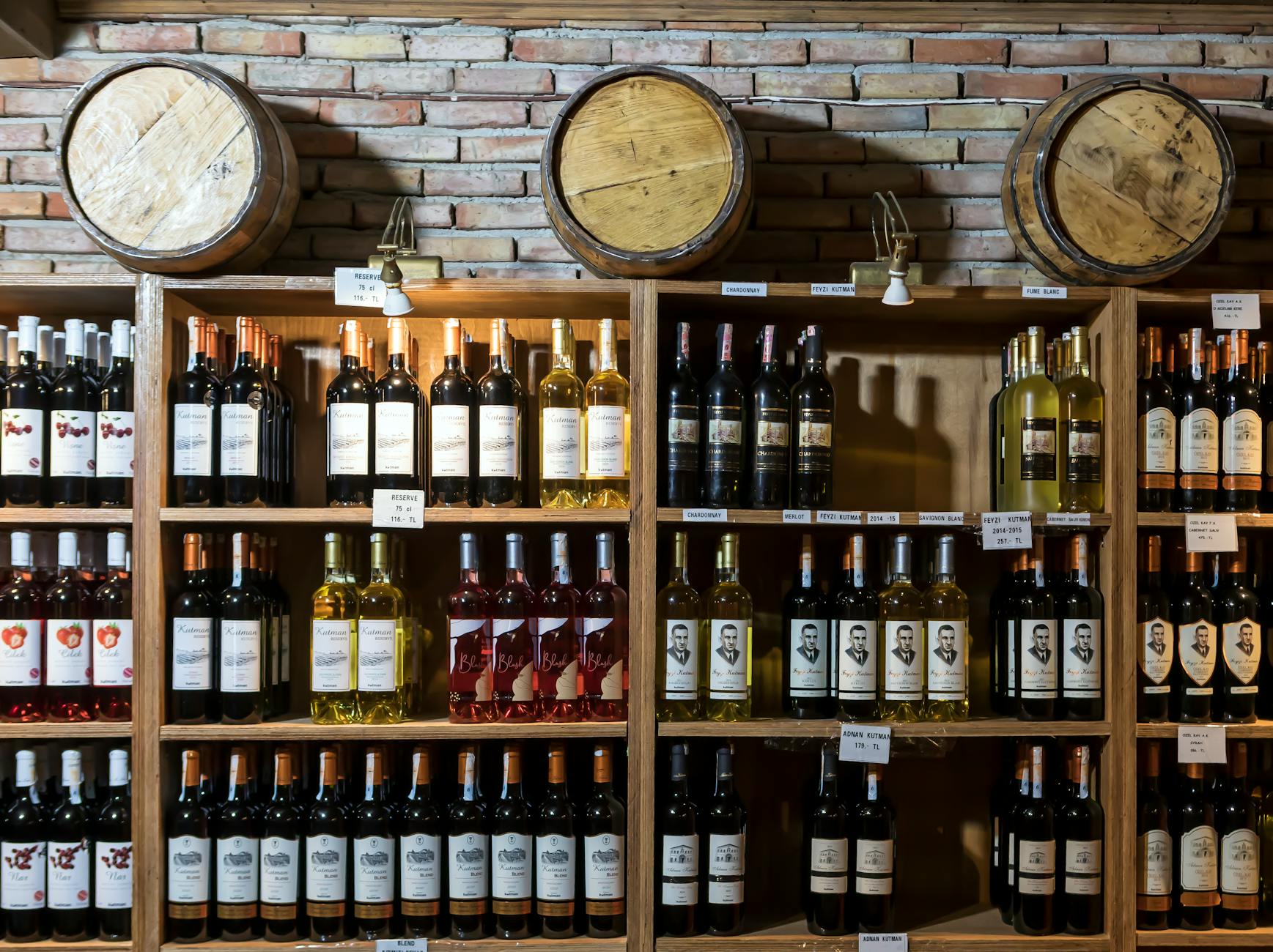 Enoteca Saint VinSaint São Paulo natural wine bar Vila Nova Conceição organic biodynamic Lis Cereja