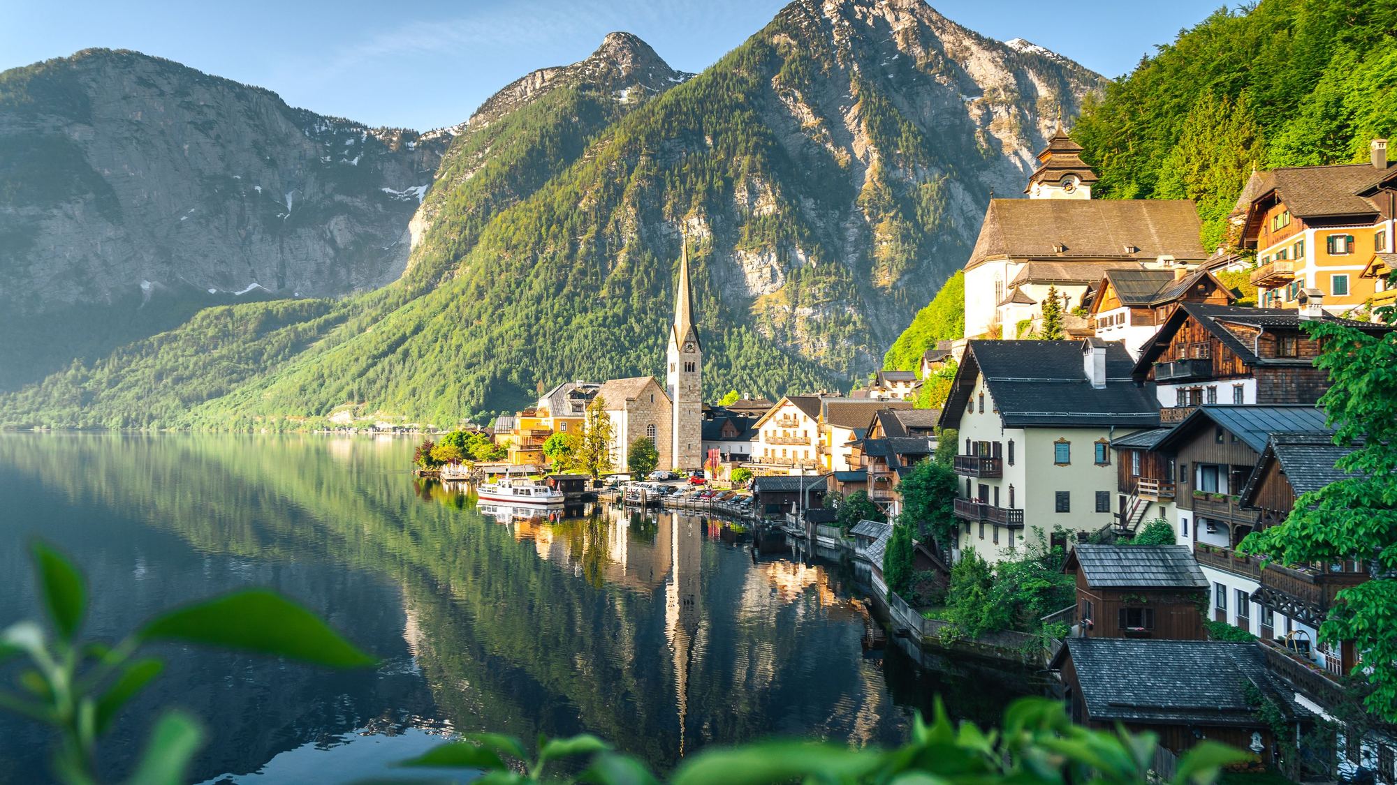 The village of Hallstatt along the Hallstättersee beneath the Dachstein