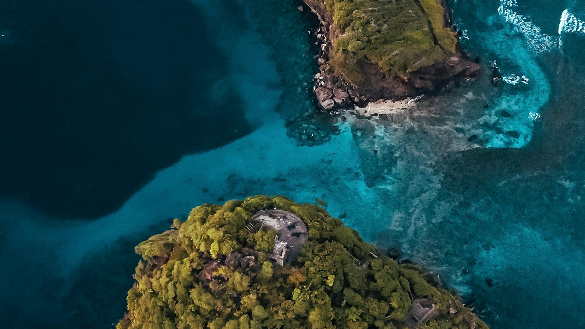 Aerial view of the lush green islands and turquoise waters of Saint Vincent and the Grenadines