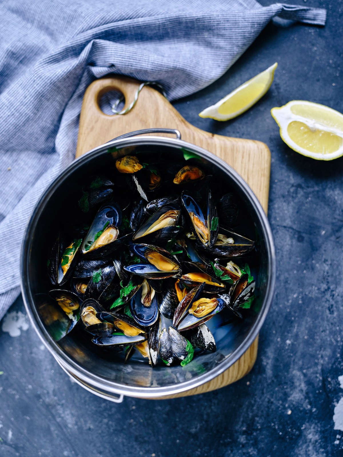 A pot of fresh blue mussels, a Breiðafjörður specialty served in Stykkishólmur